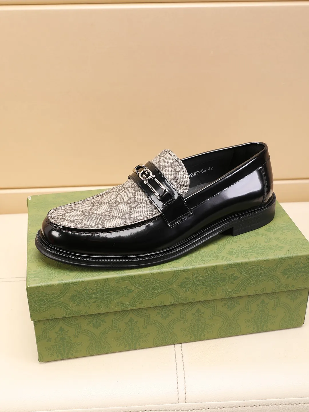Men's shoes 250 🆘【GUCCI】Gucci ·🐂里· Hot-selling beanie shoes, top brand luxury, top quality, latest fashion beanie shoes. The upper is made of original first-layer cowhide. (Full first-layer water-dyed 🐂 leather and lining). The original stylish and stylish soft rubber wear-resistant and non-slip outsole is light and comfortable on the foot, available in optional colors! Matching code: 39-44 (customized at 39.45.46)